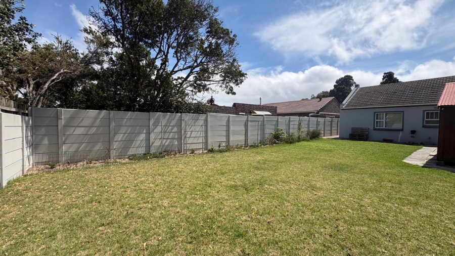 To Let 3 Bedroom Property for Rent in Capri Western Cape